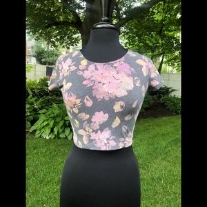 Gray floral Garage crop tee